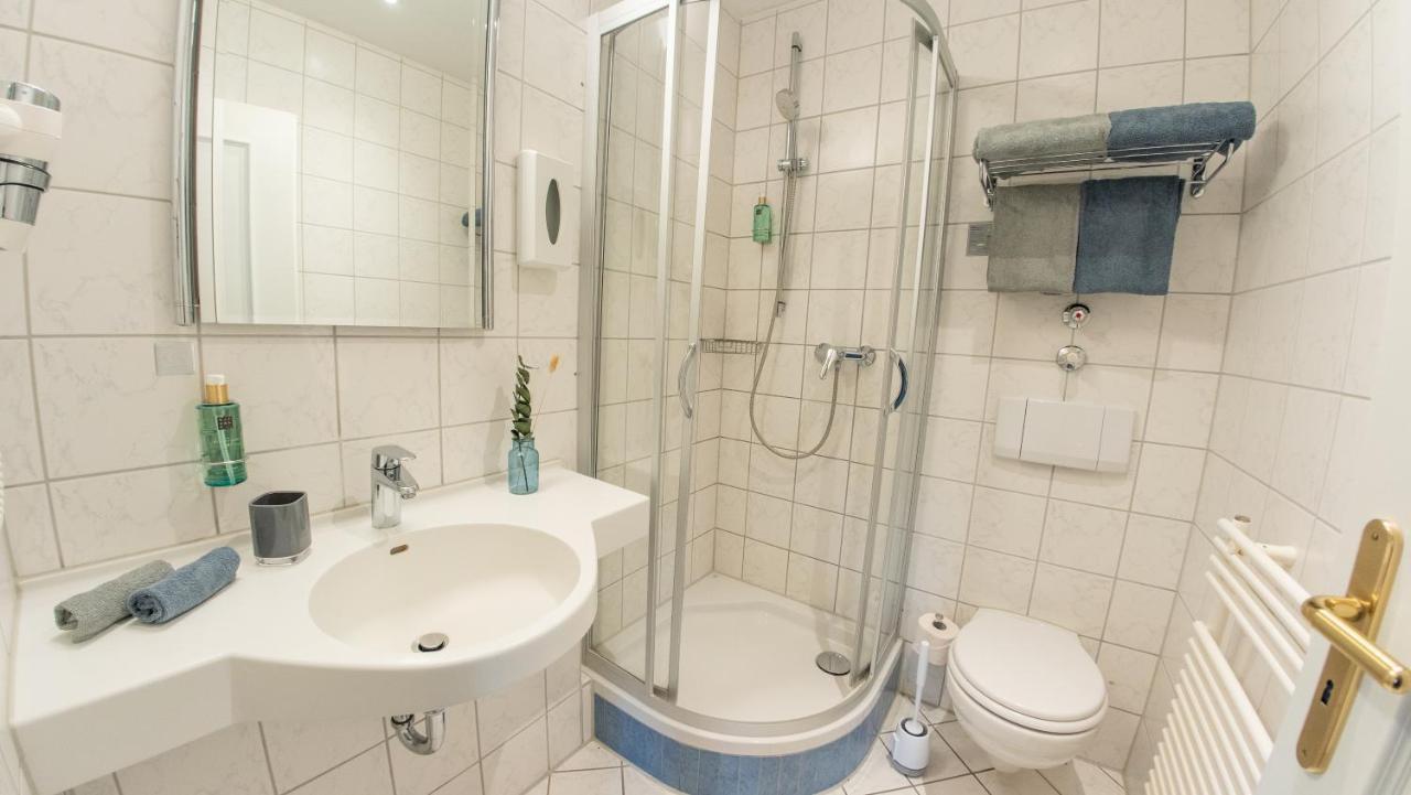 Strandhotel Berg แบร์ก อัม ชตาร์นแบร์เกอร์เซ ภายนอก รูปภาพ
